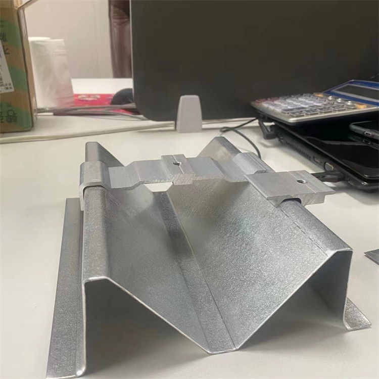 0.2mm-0.5mm مزاريب السقف المعدني الألومنيوم سهلة التركيب صيانة منخفضة