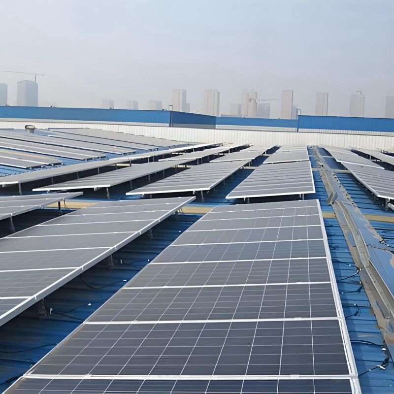 دعامات تركيب ألواح الطاقة الشمسية المتينة المتوافقة مع الأسطح المسطحة والمنخفضة الانحدار والمعدنية والمبلطة، والتي توفر الدعم