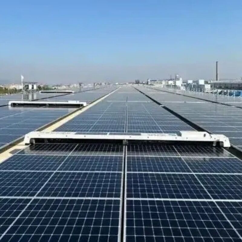 دعامات تركيب ألواح الطاقة الشمسية المتينة المتوافقة مع الأسطح المسطحة والمنخفضة الانحدار والمعدنية والمبلطة، والتي توفر الدعم